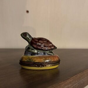 Vintage Limoges France Peint Main Turtle Trinket Box - Signed G.R.